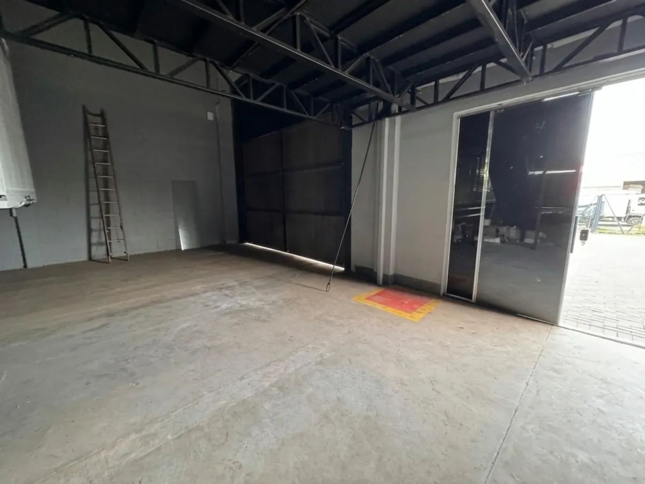 Barracão Comercial Disponível para Locação | PR-317 | 800m² +800m² (fundos) | Maringá-PR - Foto 4