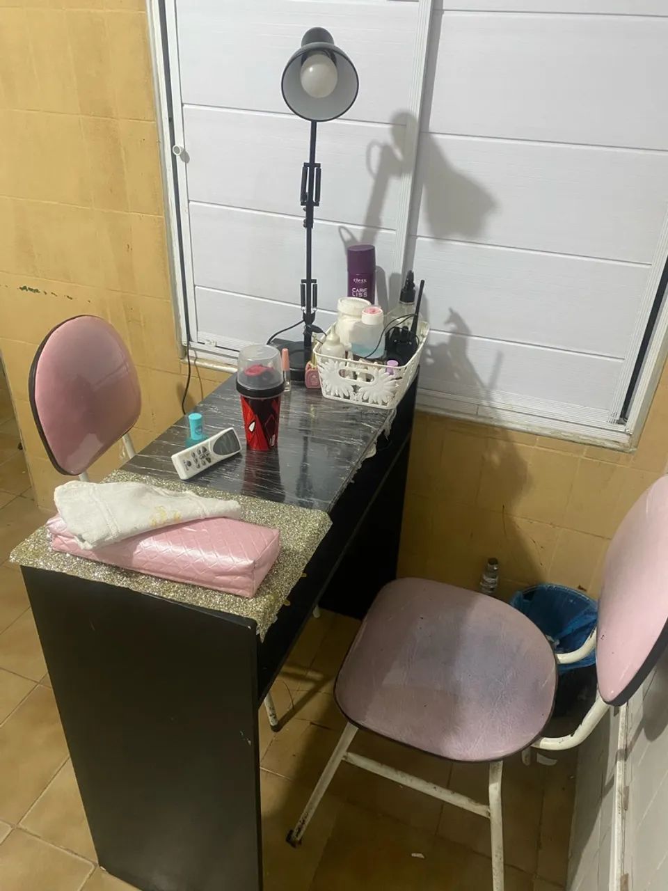 Vendo 3 kits de mesas com cadeiras para manicures  - Foto 2