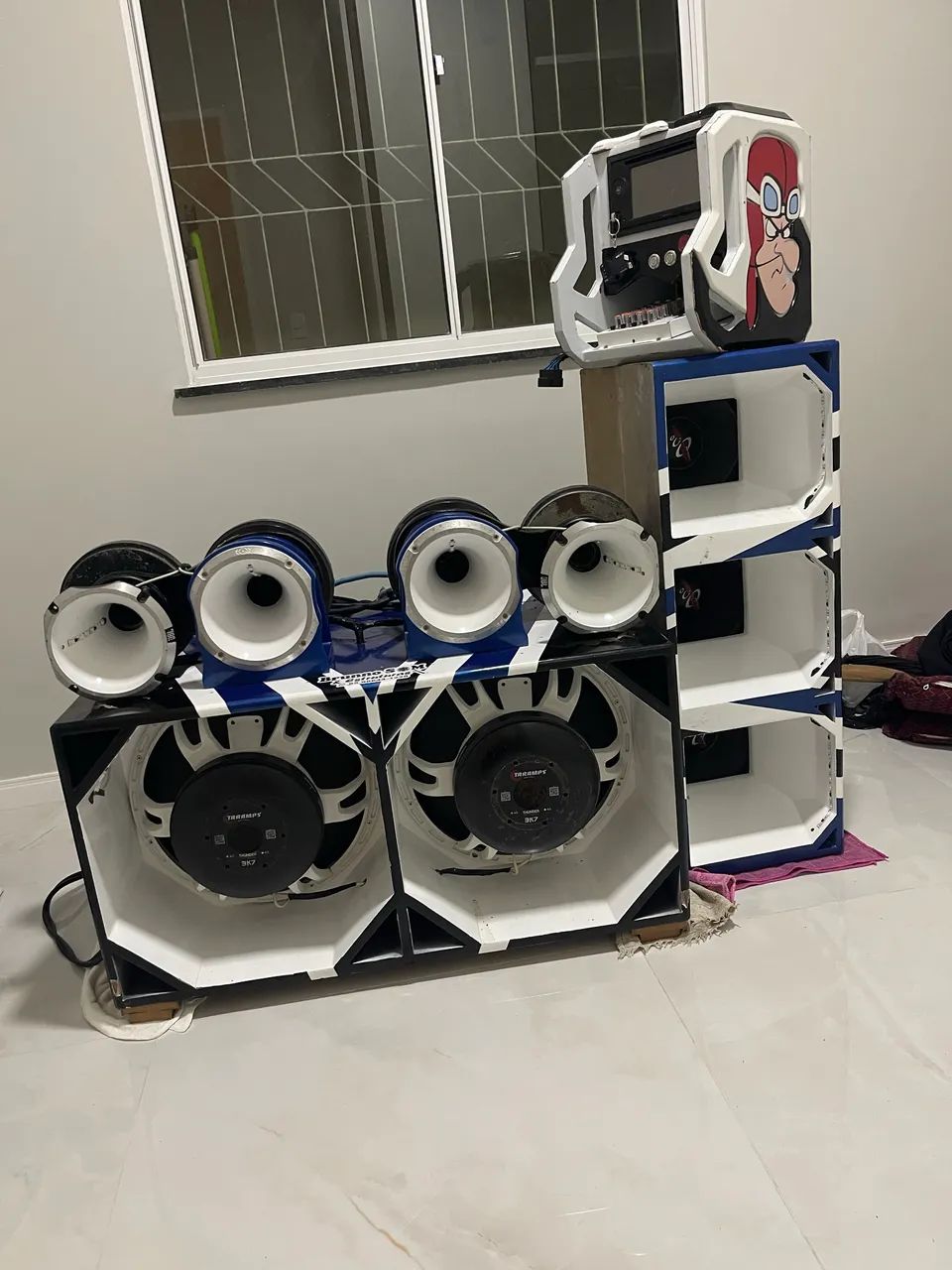 Som de mala automotivo, paredão 