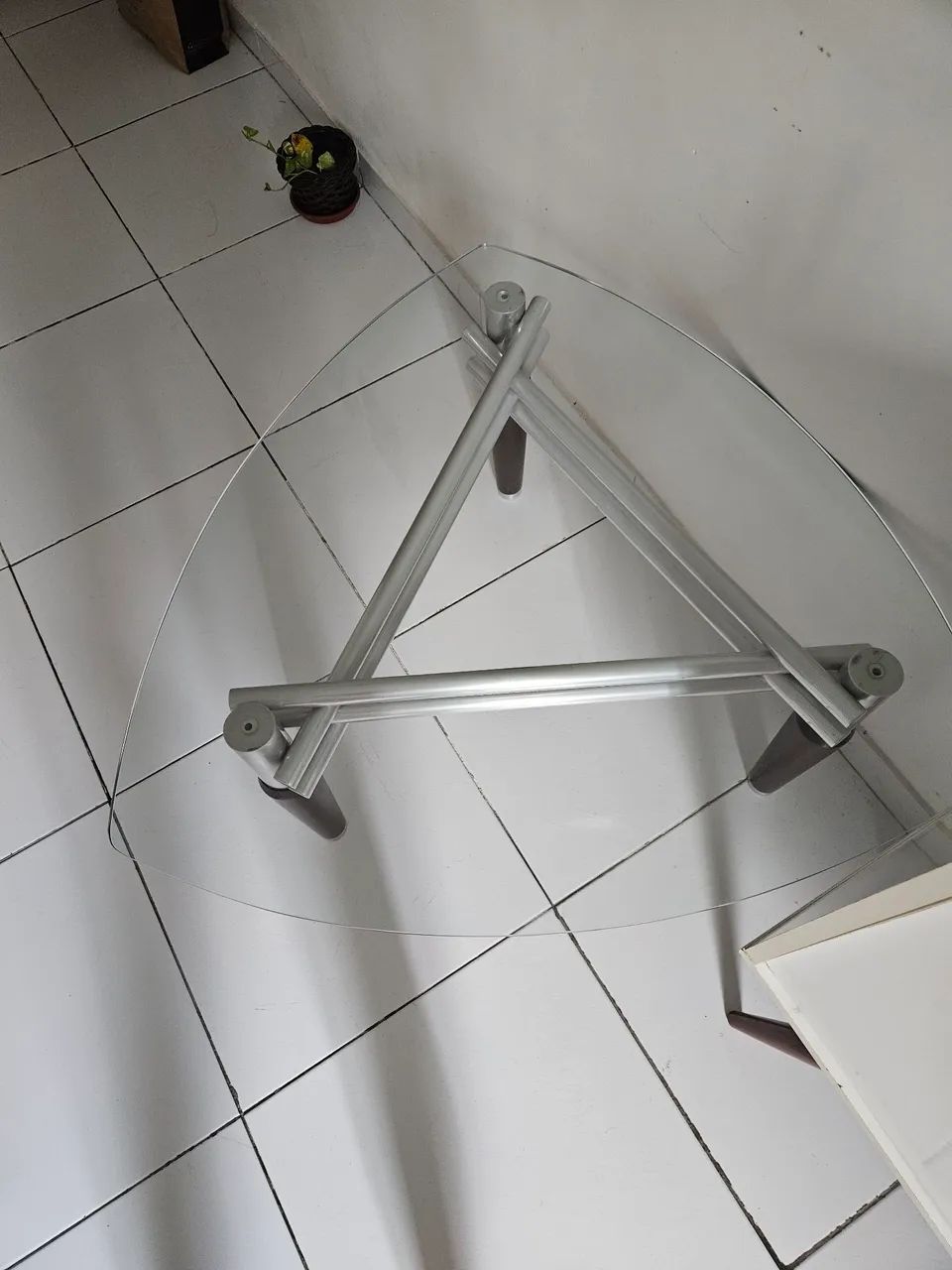 Mesa de centro com tampão de vidro