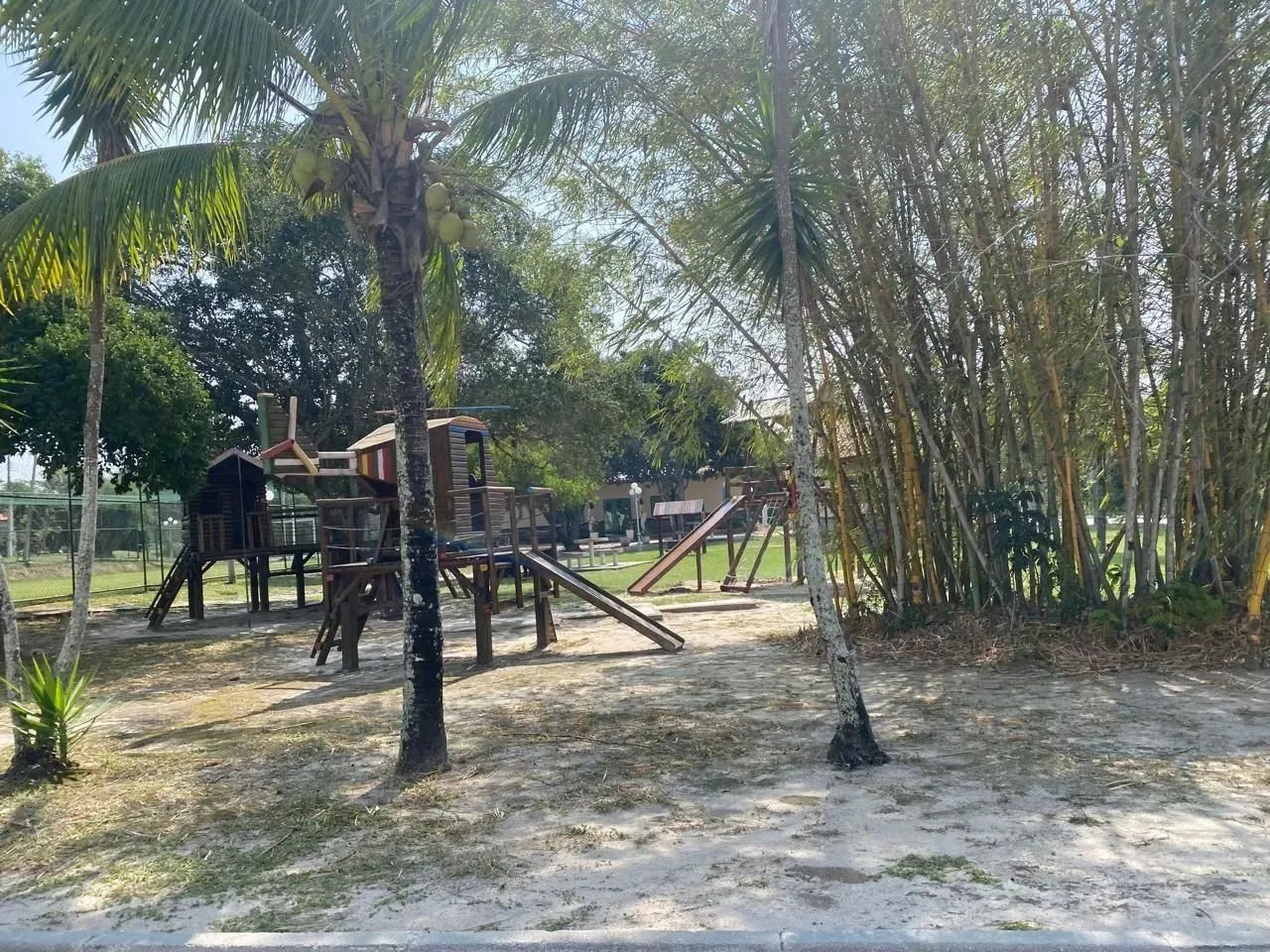 Terreno de 450m² em Condomínio Fechado: Cercado, Limpo e Plano, Pronto para Construir - Foto 9