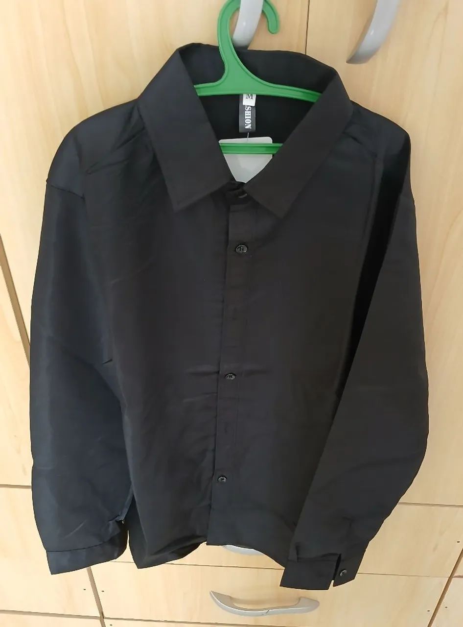 Camisa social preta ,nova sem uso, tamanho infantil  - Foto 4