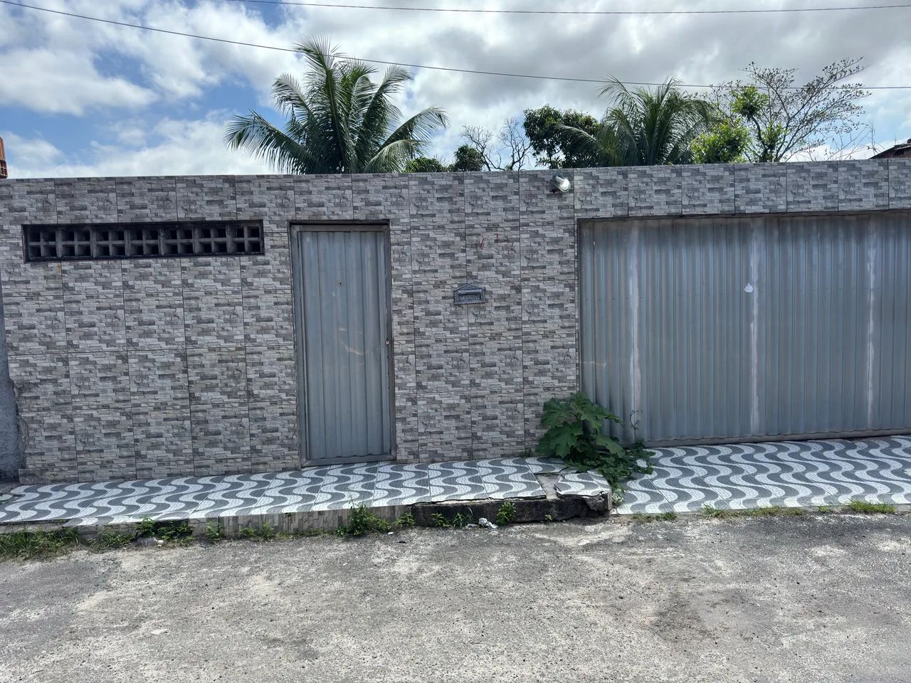 Vende-se casa ampla 