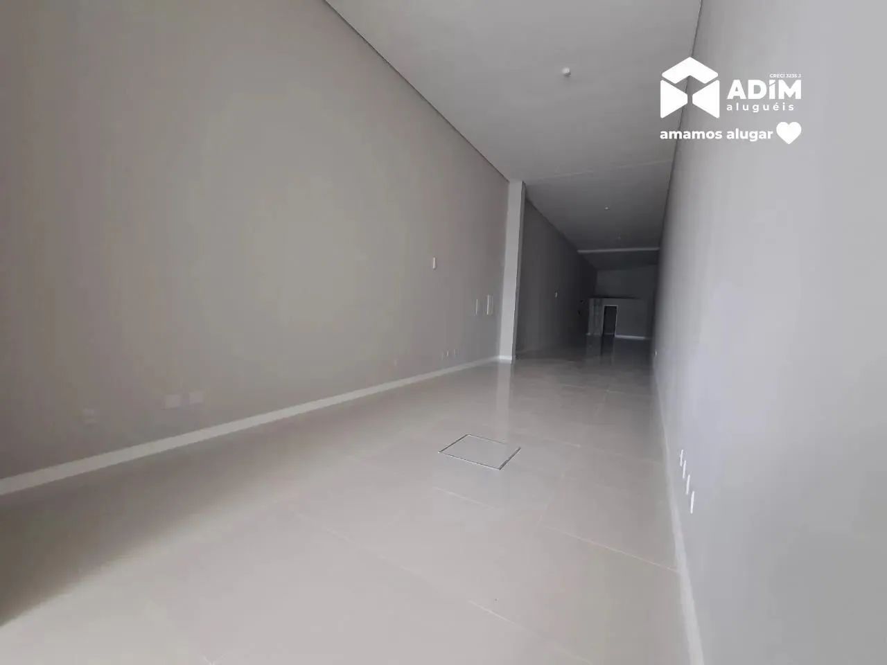Sala Comercial para Aluguel no Centro de Itapema - 153 m² com 1 Vaga - Foto 4