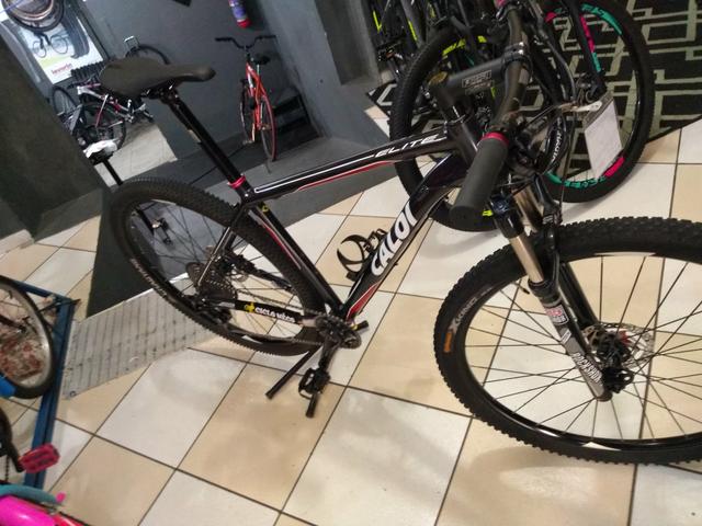 Bicicleta aro 29 Caloi,kit XT suspensão vc a ar - Foto 5
