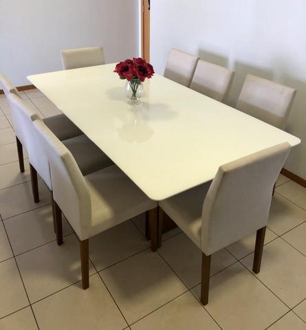 Mesa de vidro branca com 8 cadeiras