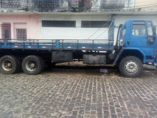 Caminhão vendo ou troco - Foto 3