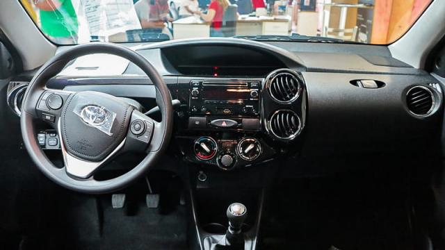 TOYOTA ETIOS SEDAN X PLUS 15 MT 19/20 - Foto 9