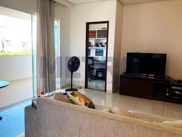 Casa com: - 3 quartos, duas suítes com closet;