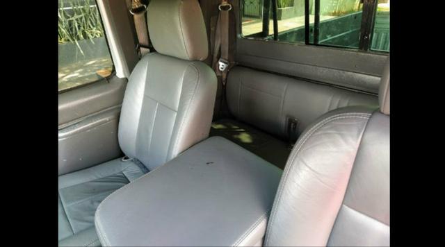 F1000 estendida p/6 pessoas diesel com ar, vidro trava alarme direção hidráulica. - Foto 3