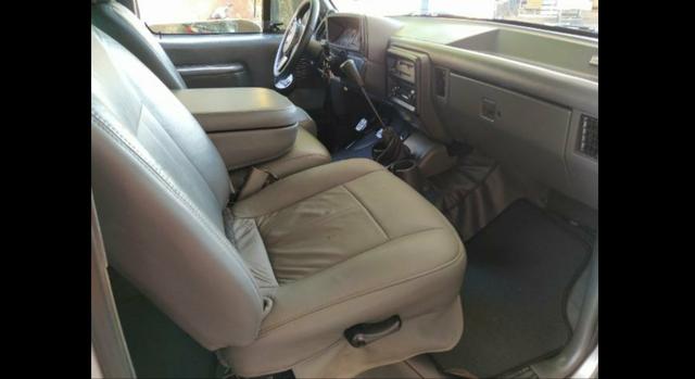F1000 estendida p/6 pessoas diesel com ar, vidro trava alarme direção hidráulica. - Foto 4