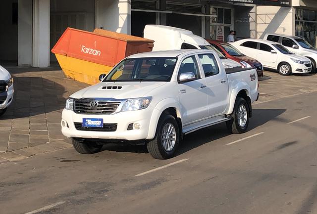 Hilux SRV 3.0 Diesel 4x4 Aut. *Controle Tração/ Multimídia/ Pneus 0km