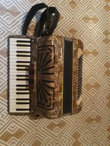 Acordeon Silvertone 80 baixos - Foto 3