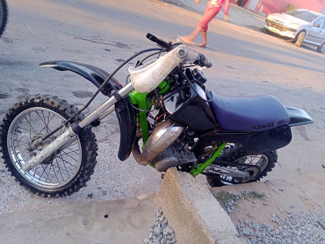 MOTO DE TRILHA 2T COM Y