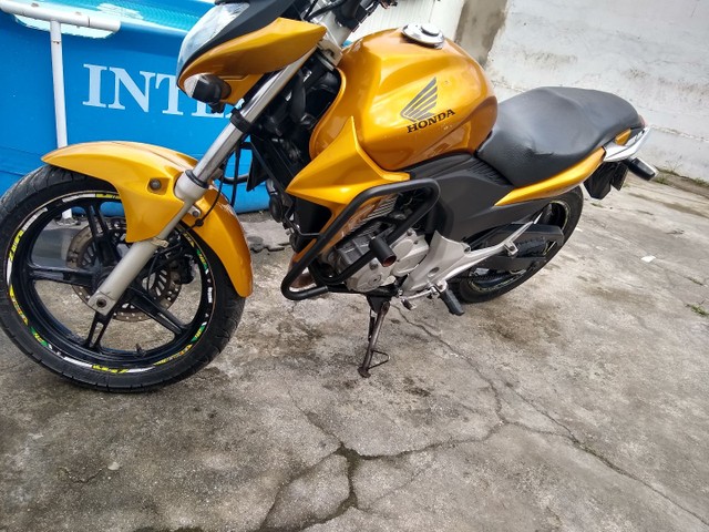 VENDO CB 300 OPORTUNIDADE ÚNICA