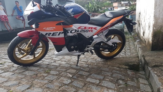 MOTO CBR 250R