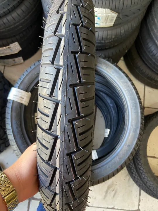 Pneu de moto 90/90/18 Sem câmara de ar
