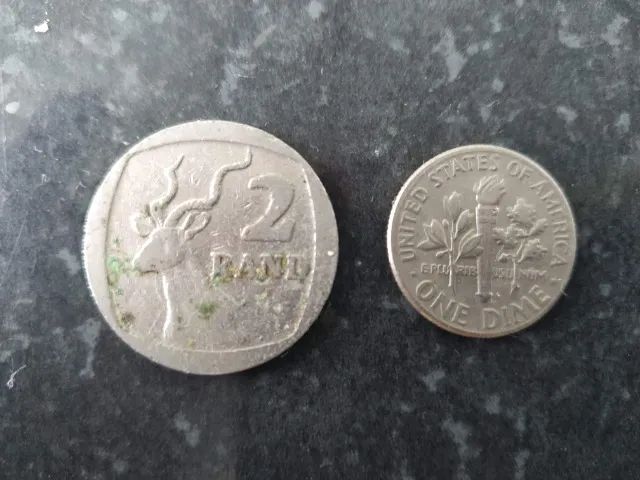 43 moedas antigas + 2 moedas internacional