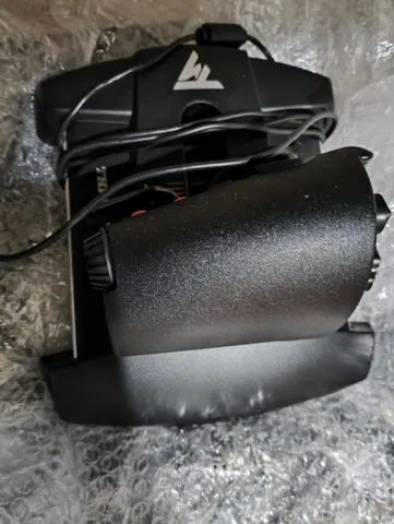 Manche Thrustmaster T16000m na caixa