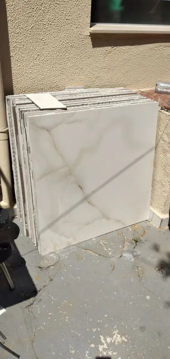 Porcelanato 90 x 90 aproximadamente uns 30m2. - Foto 6