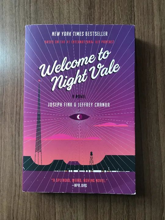 Livro "Welcome to Night Vale" (Joseph Fink e Jeffrey Cranor)