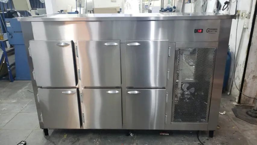 Balcão freezer de encosto com ou sem espelho.
