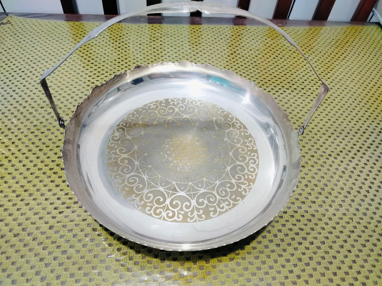 Fruteira antiga com alça
