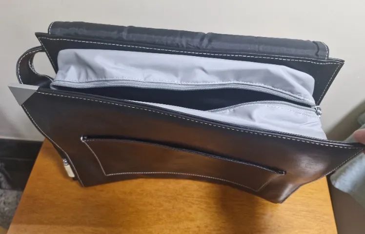 Bolsa tipo carteiro Marrom escura - Echo Davidoff (NOVA) com brinde - Foto 4