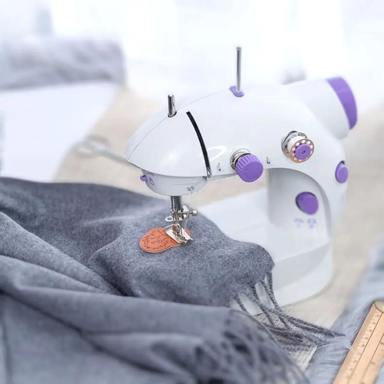 Máquina de Costura Portátil. - Foto 2