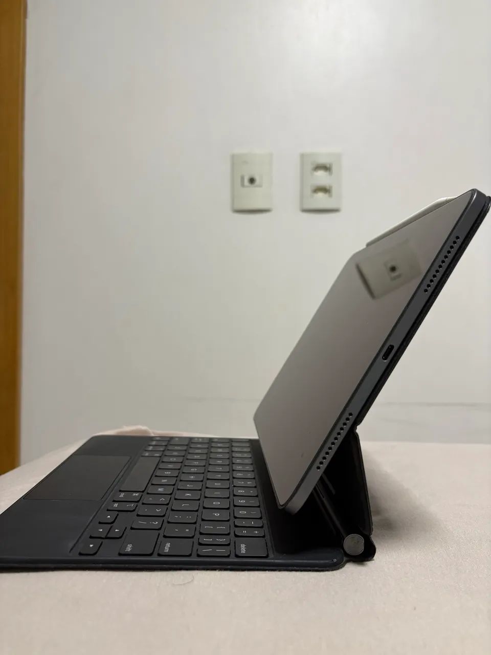 iPad 5ª geração 64GB com Magic Keyboard e Apple Pencil