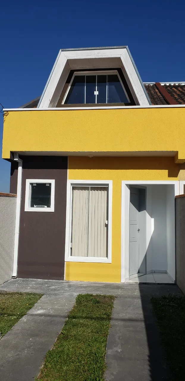 Casa com Ático - Bairro Novo