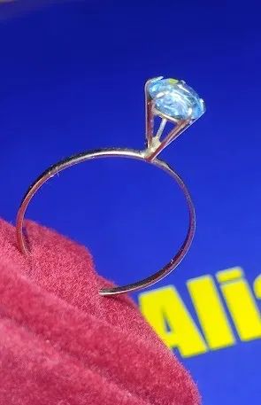 Anel Pedra Oval Debutante 15 Anos Solitário Pedra Zircônia 8x6 mm Ouro 18 kilates Peso 1.3 - Foto 2