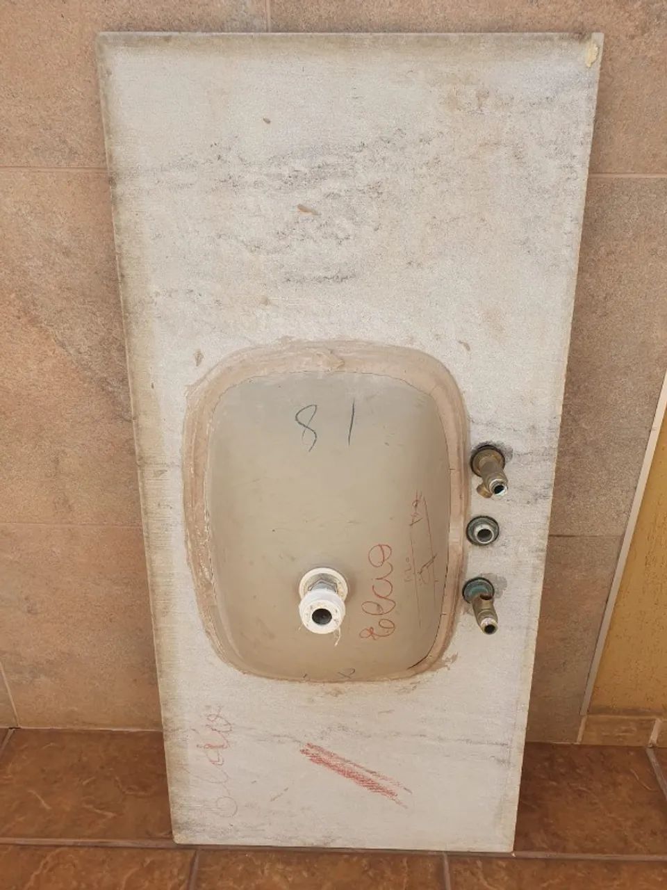 Pia de mármore com torneiras Celite - Foto 6