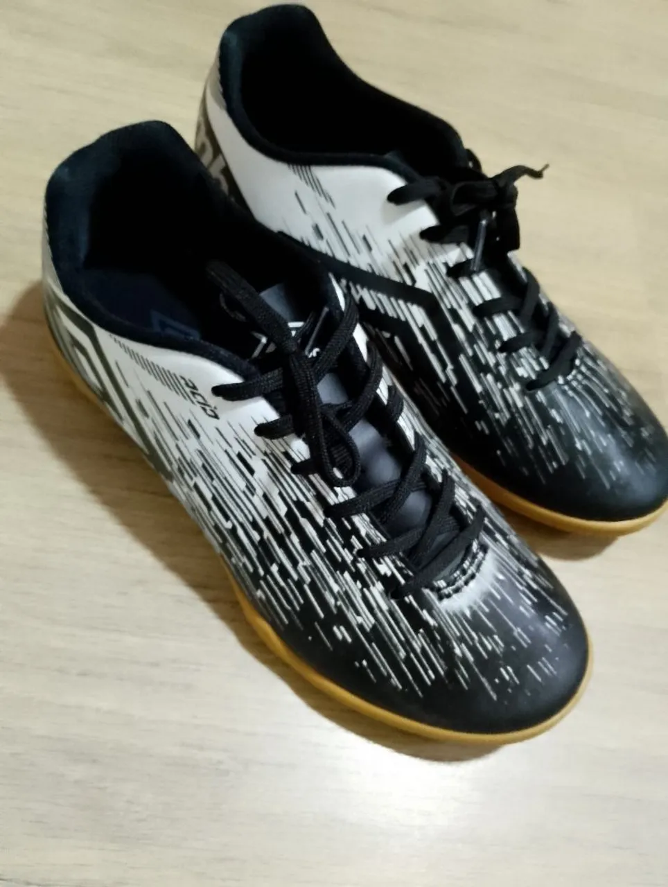 Tênis de Futsal Umbro - Conforto e Desempenho