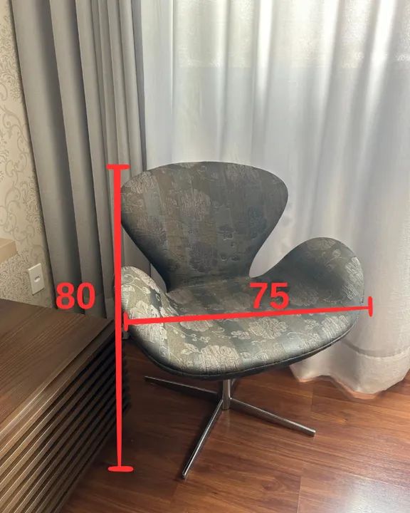 Conjunto Poltrona e mesa de canto de vidro. - Foto 5