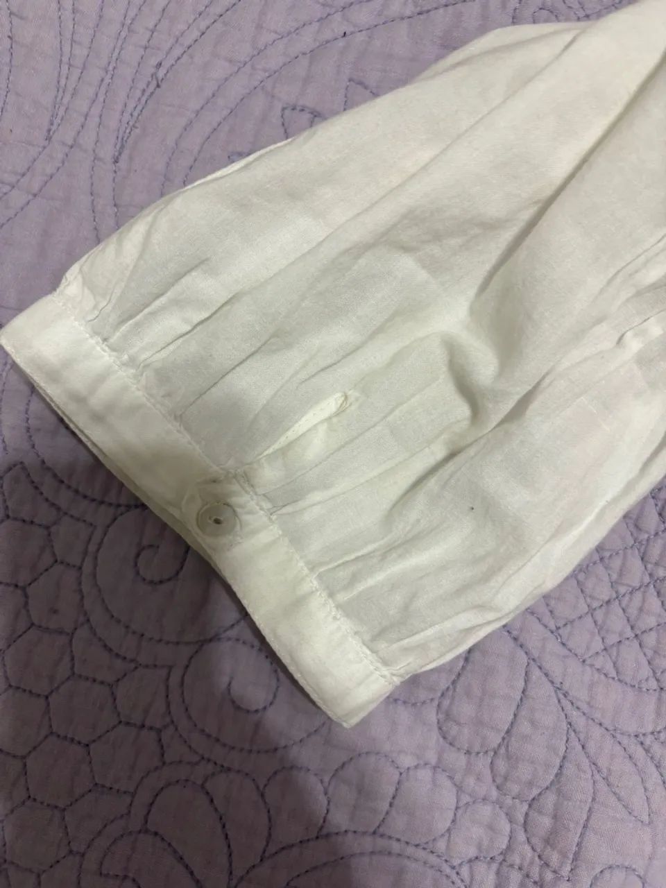 Blusa CALVIN KLEIN  branca com detalhes em renda  - Foto 4