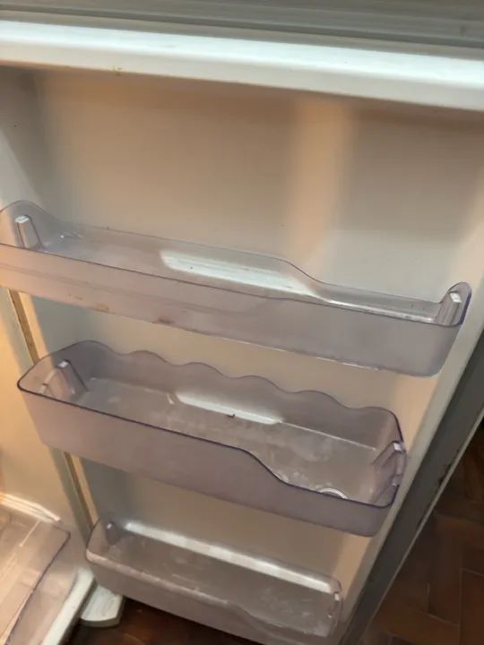 Geladeira Eletrolux 260l ótimo estado - Foto 5