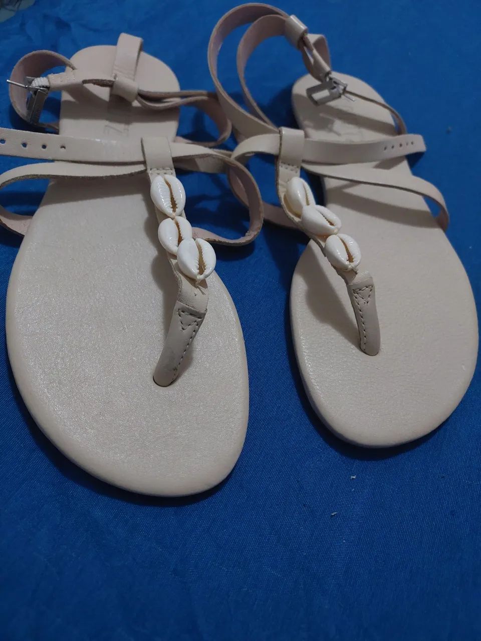 Par de sandálias shutz ( número 33) nova! 
