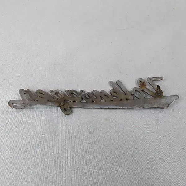 ANTIGO EMBLEMA DOS VEÍCULOS VOLKSWAGEN EM METAL - Fusca. - Foto 2