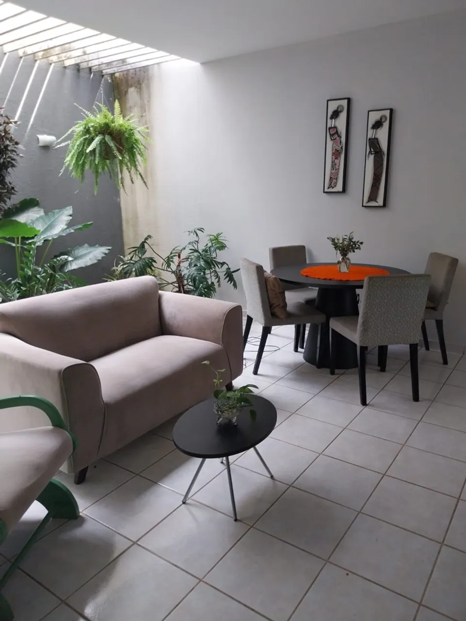 Alugo casa em cond fechado em capim macio c/ 3 suítes por 3600,00( valor fnal)