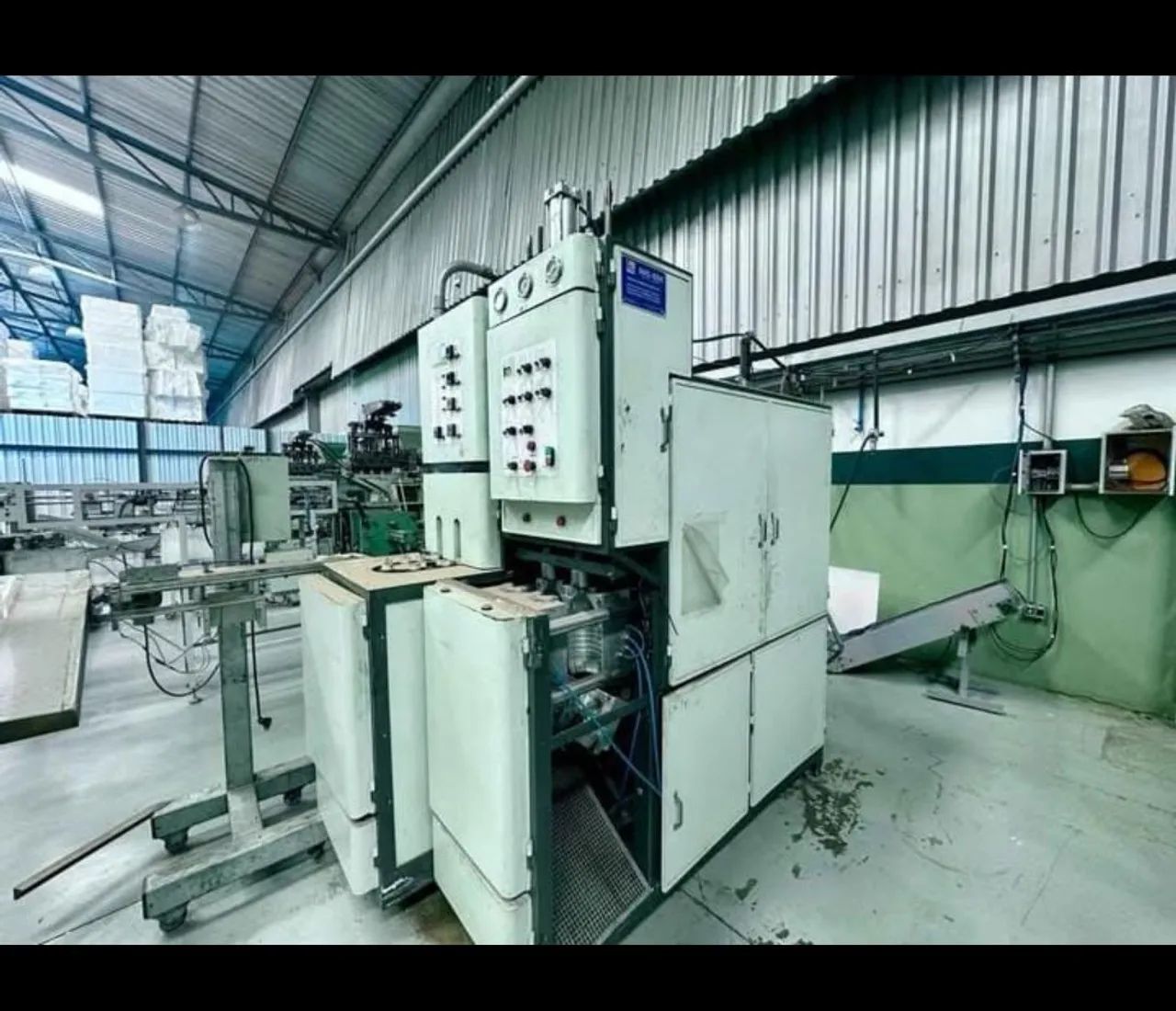 Máquina de sopro de Garrafas PET semi automática.