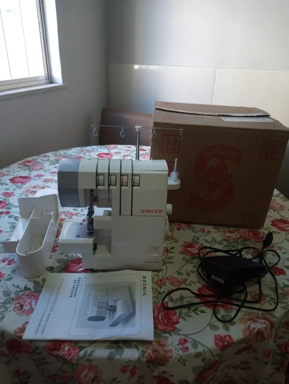 MAQUINA DE COSTURA DOMÉSTICA ULTRALOCK SINGER 14SH754 - 127V - Foto 3