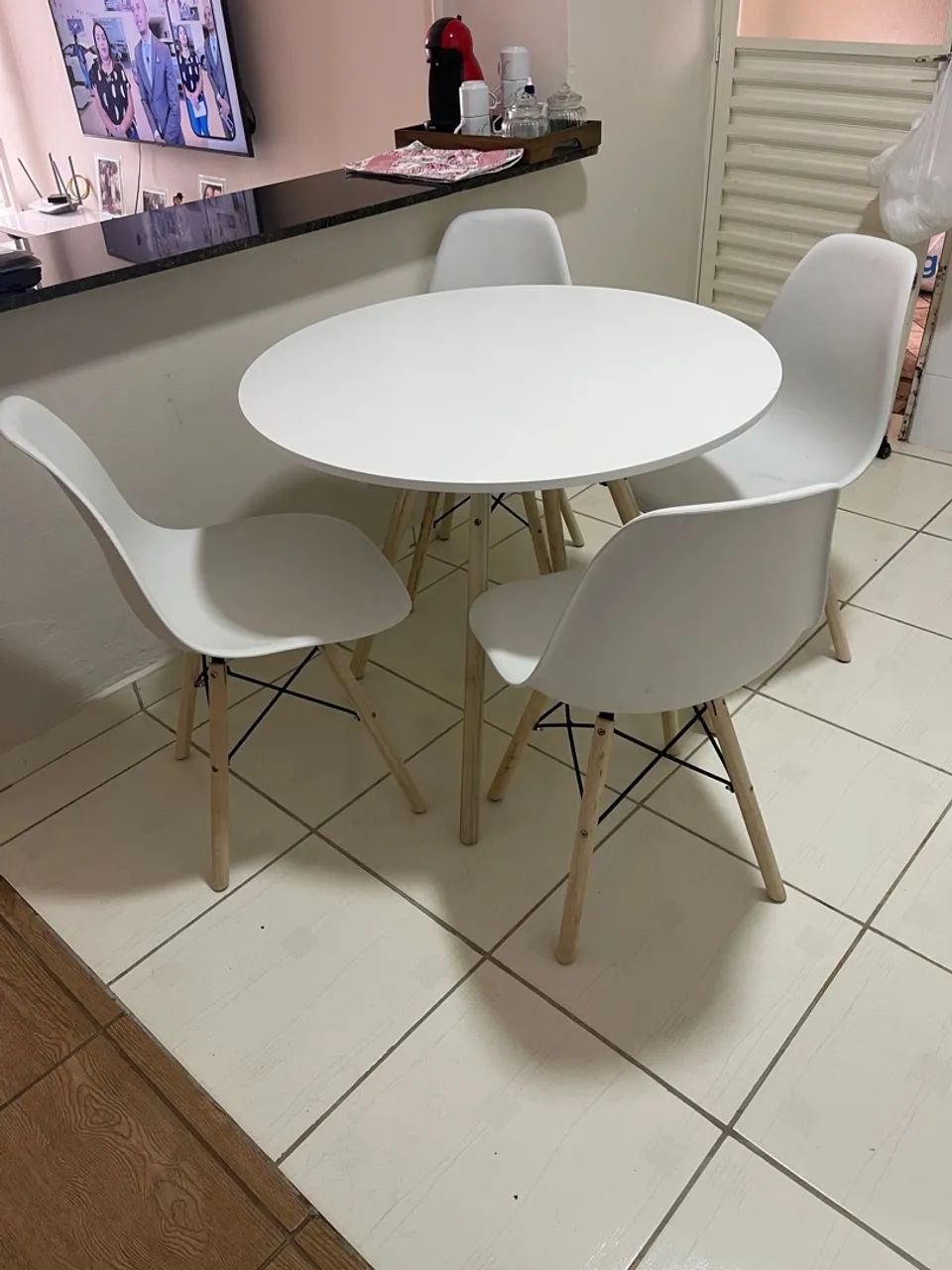 Conjunto Mesa de Jantar com 4 Cadeiras Eames Eiffel - Foto 5