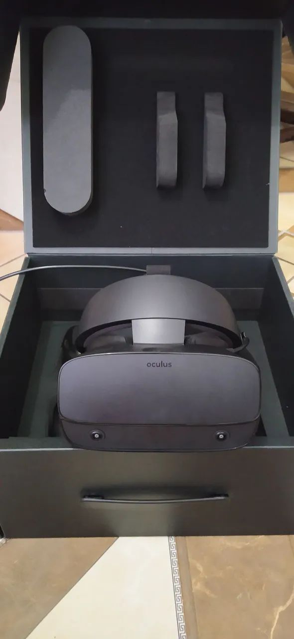 Oculus realidade virtual Rift S, na caixa com 2 controles - Foto 5