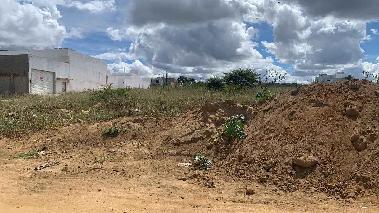 Vende-se terreno 10x20 em Garanhuns 
