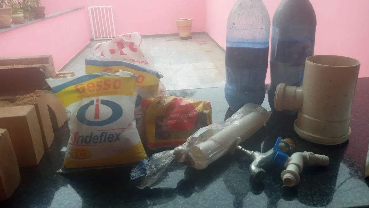 Materiais para construção: Tubos, torneiras e ferramentas - Foto 4