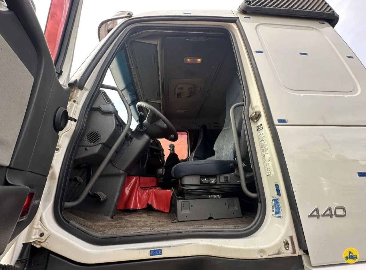 VOLVO FH-440 6X2<br>2009/2009<br>TETO BAIXO<br>MANUAL - Foto 12