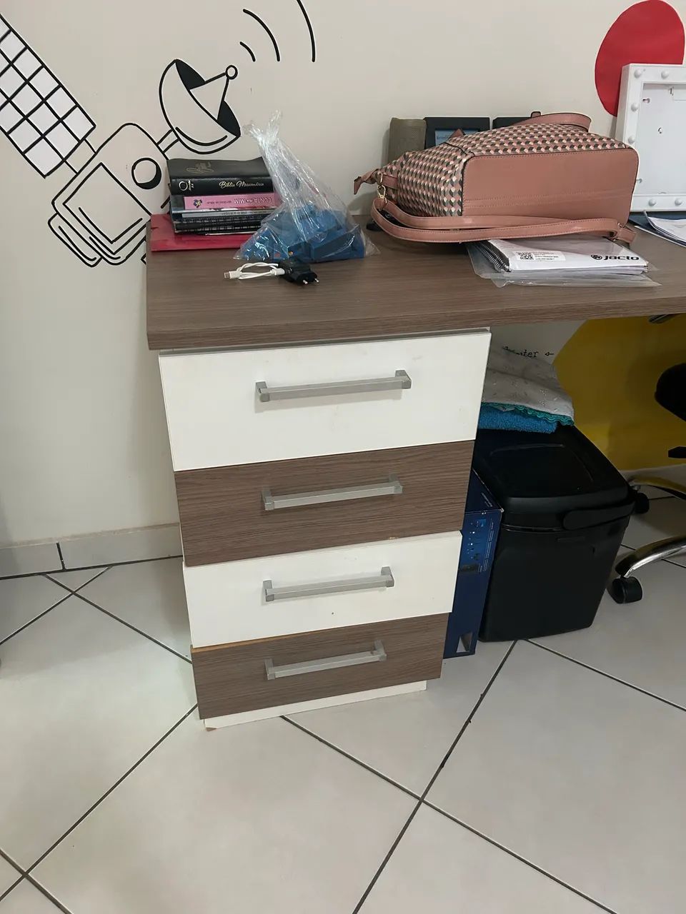 Escrivania + painel para cama de casal