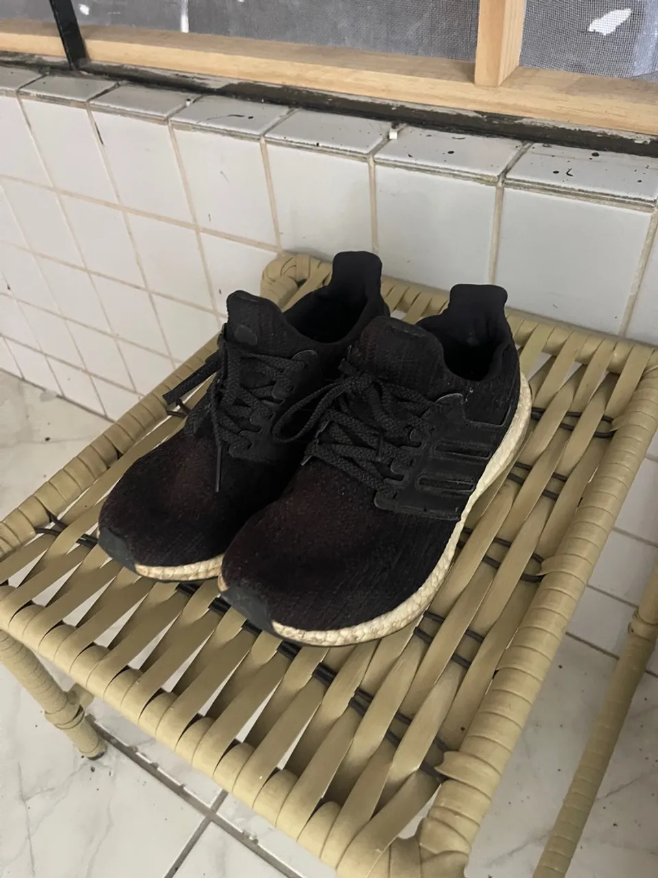 VENDO TÊNIS ADIDAS ULTRABOOST - CONFORTO MÁXIMO