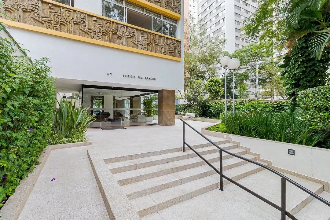 Apartamento tipo para venda com 4 quartos, sendo 1 suíte, 233m² - Foto 4